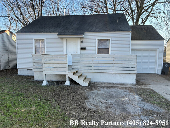 Building Photo - 6726 E 5th St Rental