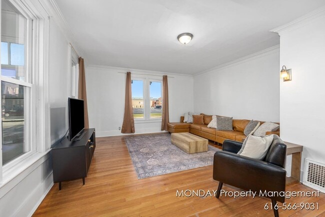 Photo - 263 W Muskegon Ave