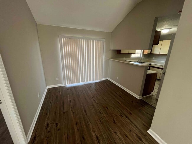 Photo - 204 Mountain Creek Dr