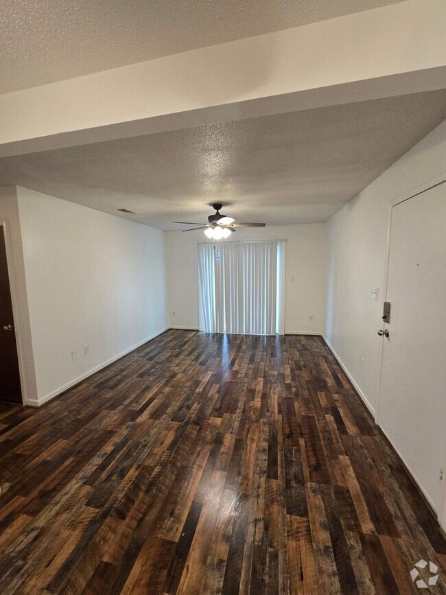 Building Photo - 2 bedroom 1 bath condo