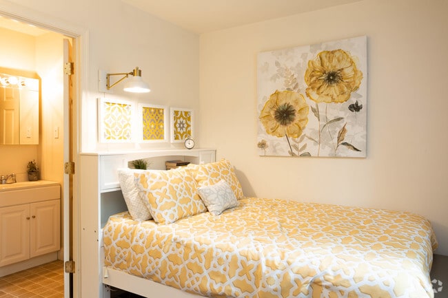 JR 1BR, 1BA - 410 SF