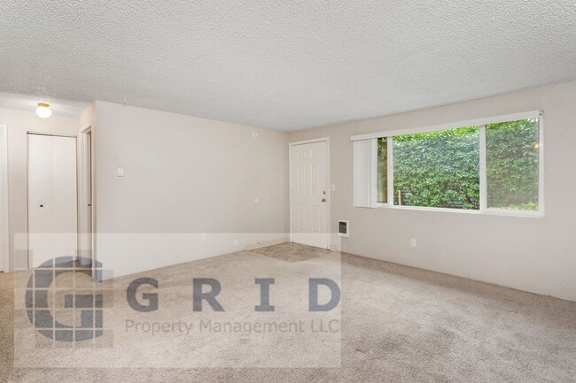 Building Photo - Two Bedroom Apartment Available - Private Yard Space - $500 MOVE IN SPECIAL! Unit 7033