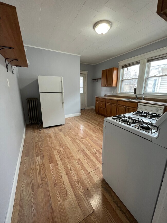 70 Brentwood St Unidad -