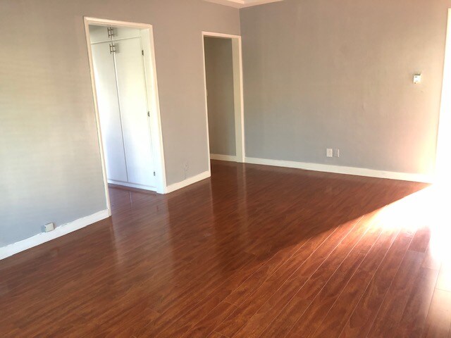 Photo - 1280 N Laurel Ave Unidad 111