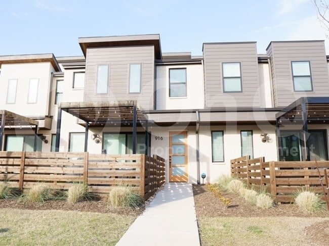 Building Photo - 916 Emerling Dr Rental