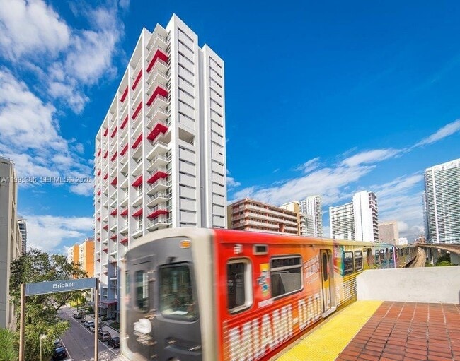 Building Photo - 117 SW 10th St Unit 2105