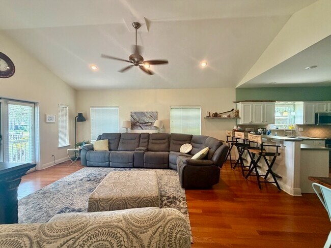 Photo - 53 Maple St