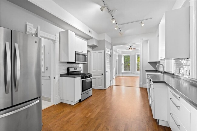 Photo - 1102 N Wolcott Ave Unit 2