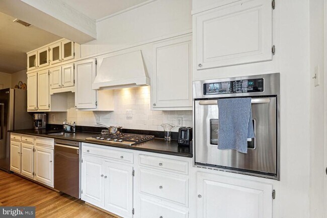 Photo - 4409 Q St NW