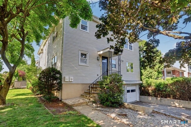 Building Photo - 92 Burwood Ave Unit 2