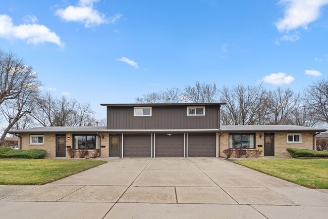 537-541 N Edgelawn Drive Unit 539 - 537-541 N Edgelawn Drive Condo Unit 539 Unit 539