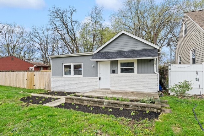 Photo - Newly Renovated 3-Bed Gem with Massive Yard – Modern Columbus Living!