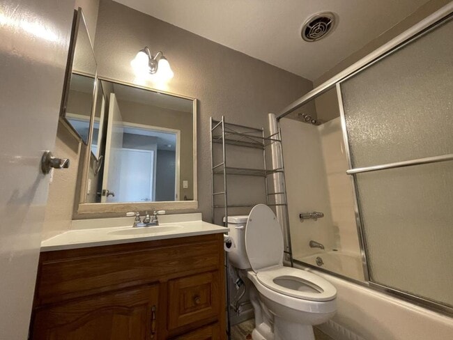Photo - 46-232 Kahuhipa Street #C205