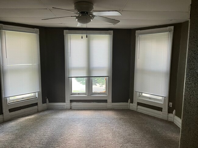 Building Photo - 830 W Jefferson St Unit 2 Rental