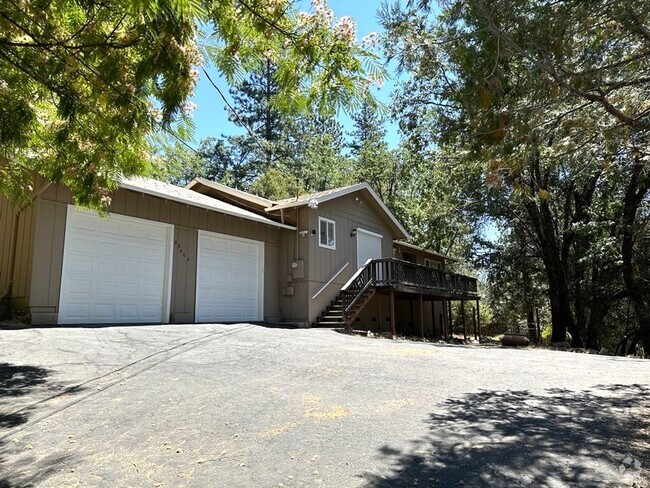 Building Photo - Deer Xing Retreat Rental