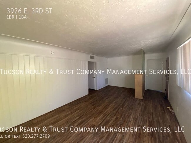 Photo - 3926 E 3rd St