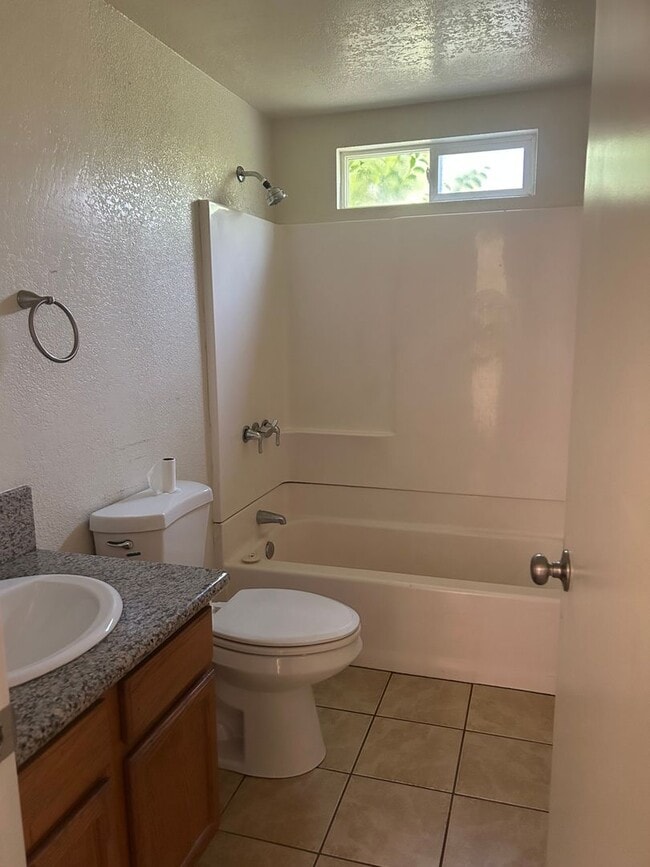 Photo - 1705 Carver Ct Unidad 3