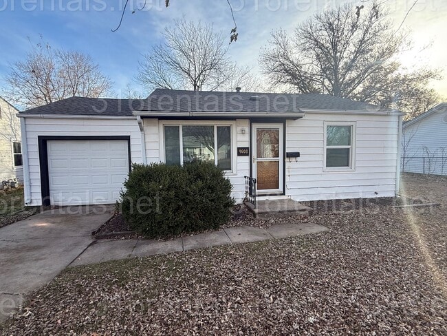 Building Photo - $1325 - 3 bedroom / 2 bathroom - Single Family Home