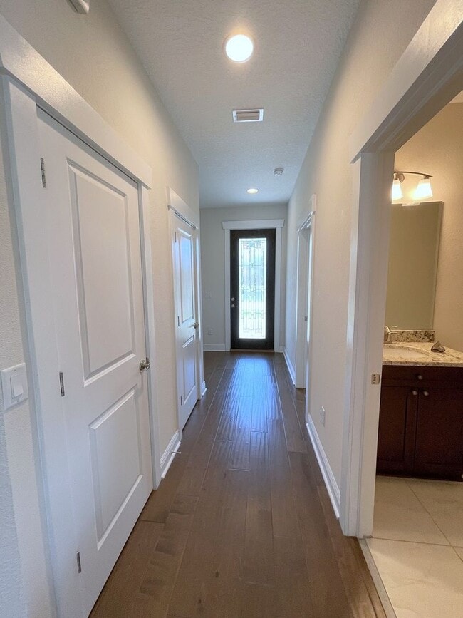 Photo - 4BR/3BA 2 story townhome in South Tampa/Pl...