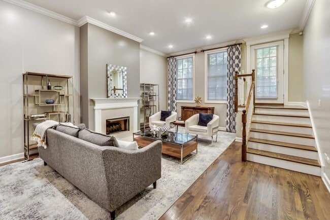 Building Photo - 4 bedroom in Chicago IL 60647 Unit 1S Rental