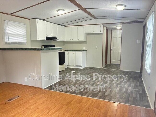 Photo - 517 Skylark Ln
