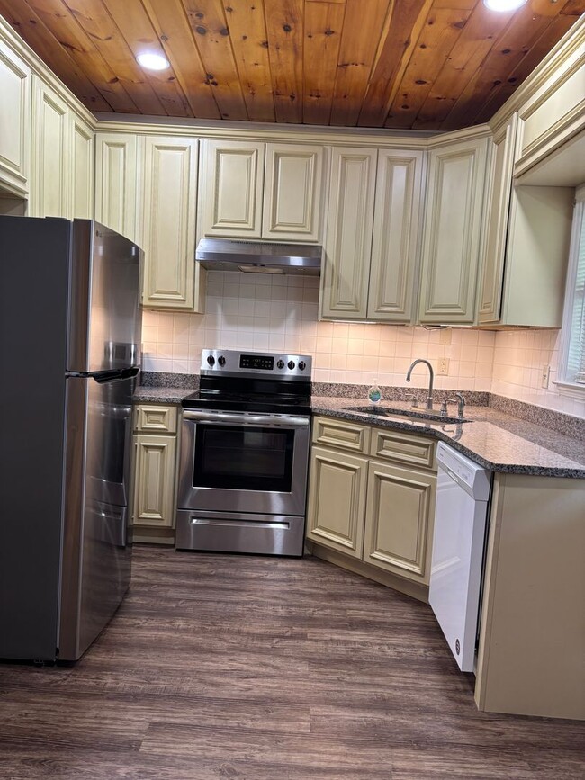 Building Photo - Two Bedroom Home in Chickamauga GA
