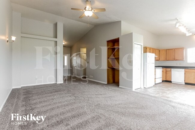 2215 Rolling Oak Dr