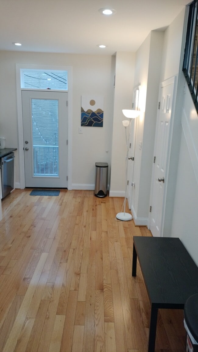 Photo - 1632 New Jersey Ave NW