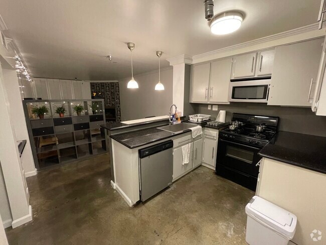 Building Photo - 5143 Bakman Ave Unit 101 Rental