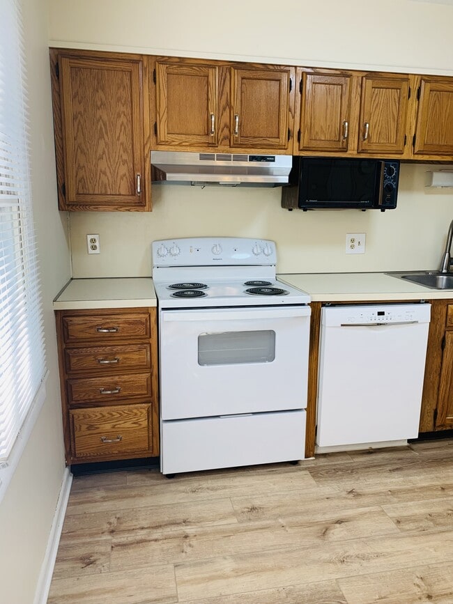 Photo - 64 Queen Ave