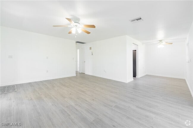 Building Photo - 23 Kings Rd Rental
