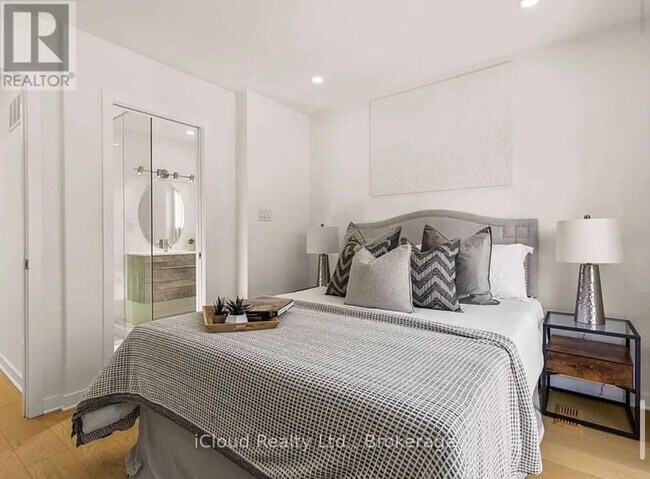 Photo - 386 Coxwell Ave