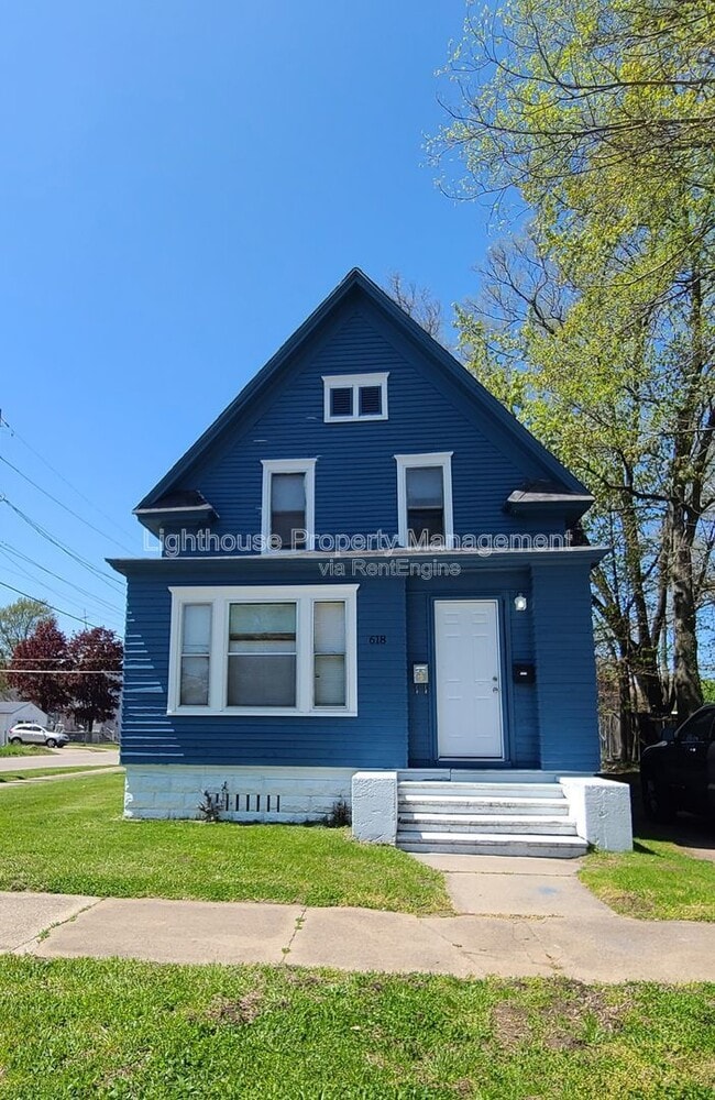 Building Photo - 618 Superior St Unit 1