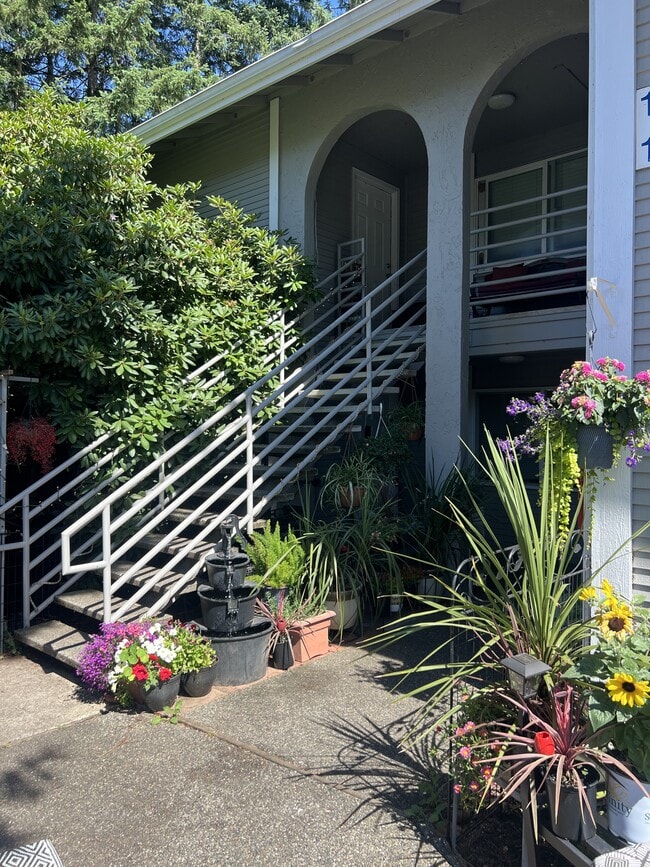 Building Photo - 17108 NE 45th St