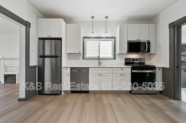 Photo - 2104 Straubs Ln
