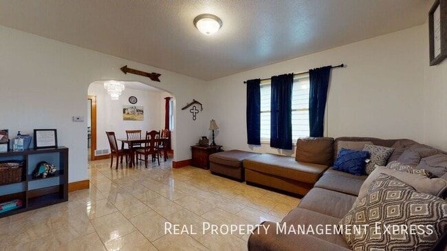Photo - 630 N Nesmith Ave