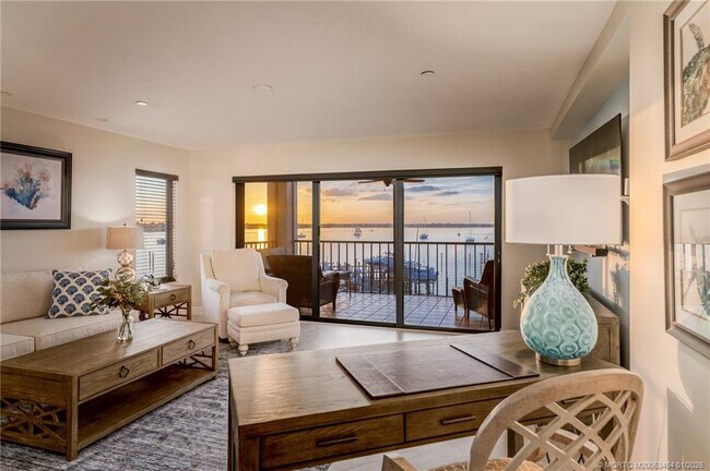 Photo - 415 NW North River Dr Unit 302