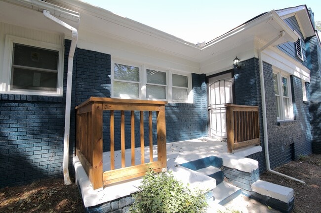Side Porch - 1163 Oakland Dr SW