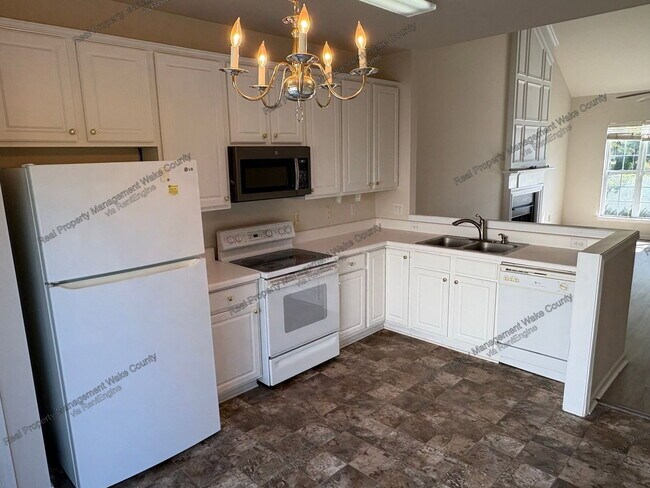 100 Caraleigh Ct