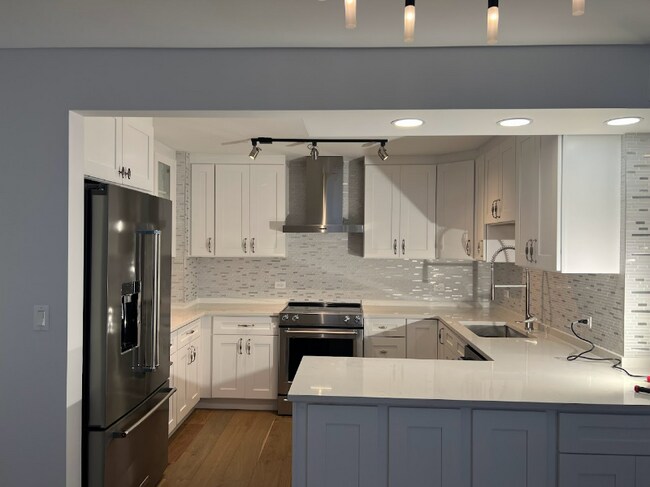 Photo - 845 N Mies Van Der Rohe Way Condo Unit 6B