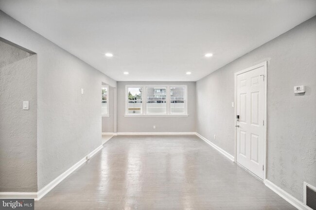 Photo - 2137 Bryn Mawr Ave