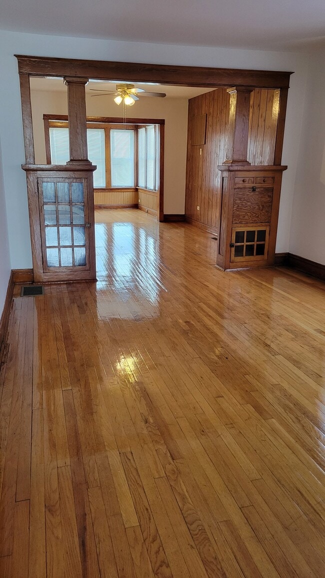 Building Photo - 7435 W 58th Pl Unit Apt 1