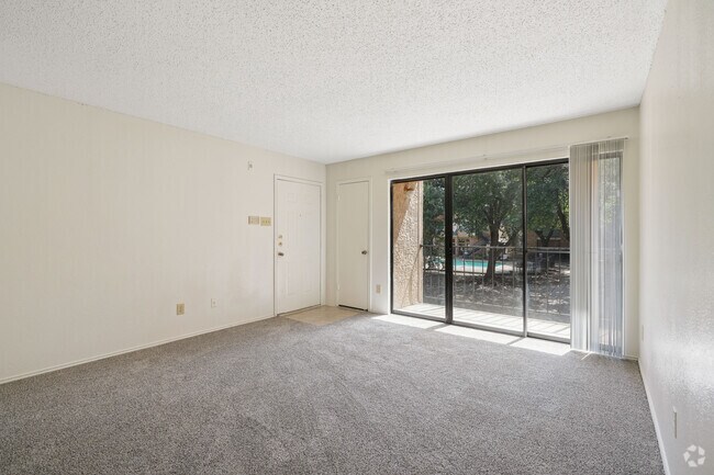 1BR, 1BA - 715SF - Living Room