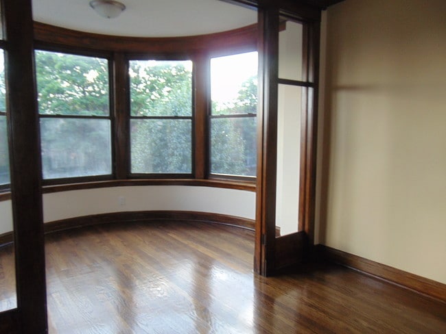 Building Photo - 6245 S Sacramento Ave Unit 1 Rental