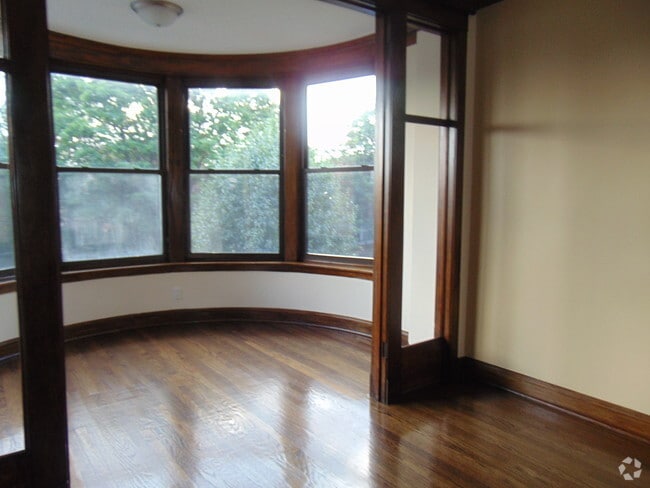 Building Photo - 6245 S Sacramento Ave Unit 1 Rental