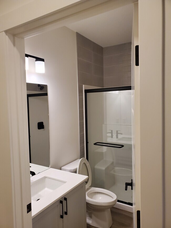 Photo - 17314-1736a 6a St NE