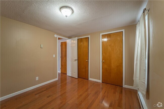 Building Photo - 102 N Helmer Ave Rental