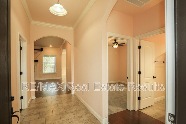 Photo - 2202 SW Tupelo Ave