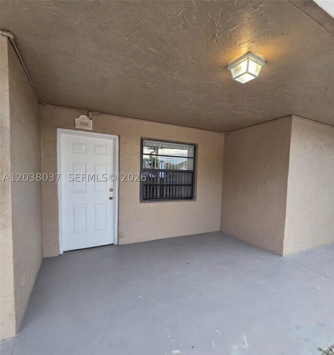 2560 W 60th St Unit 104
