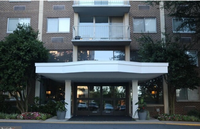 2059 Huntington Ave Unit 503